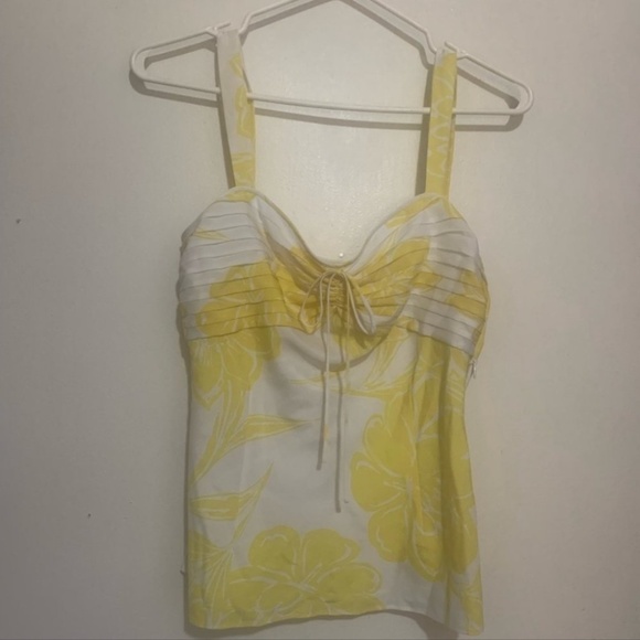 3/$30 Flowy yellow and white blouse tank top ruched bust sheer lined flowy top - Picture 5 of 8